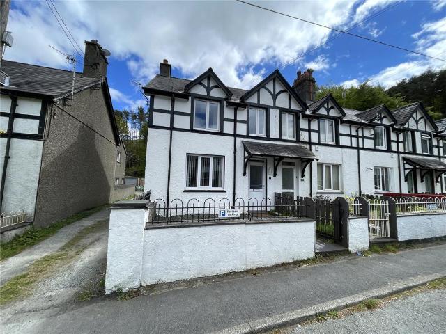 3 bedroom end of terrace house to rent