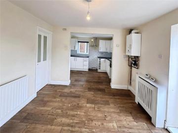 3 bedroom end of terrace house to rent