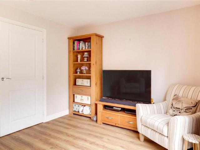 3 bedroom end of terrace house to rent