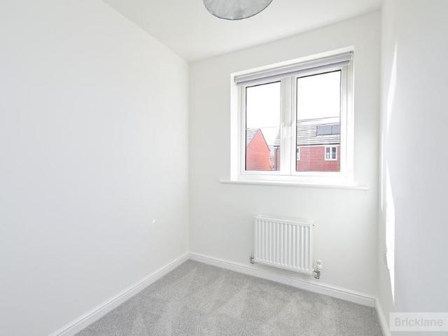 3 bedroom end of terrace house to rent