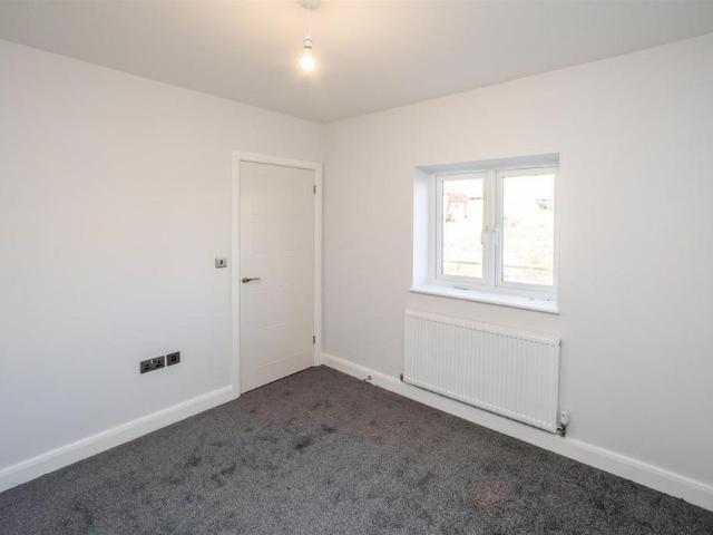 3 bedroom end of terrace house to rent