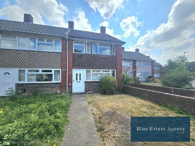 3 bedroom end of terrace house to rent