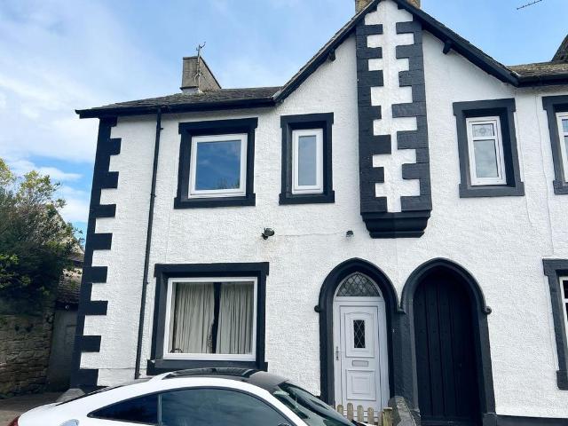 3 bedroom end of terrace house to rent