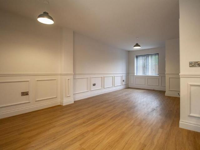 3 bedroom end of terrace house to rent