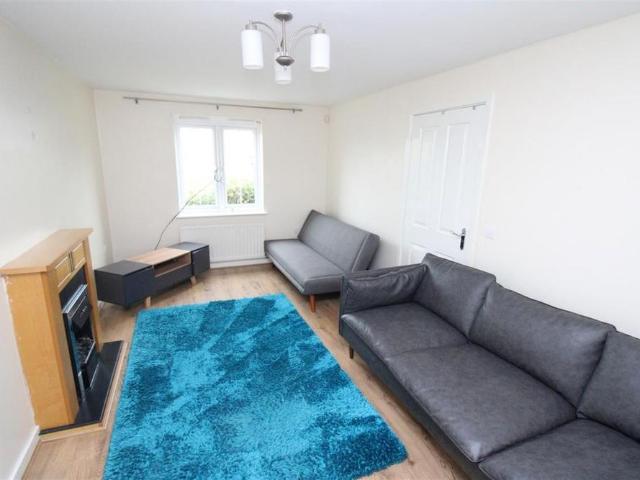 3 bedroom end of terrace house to rent
