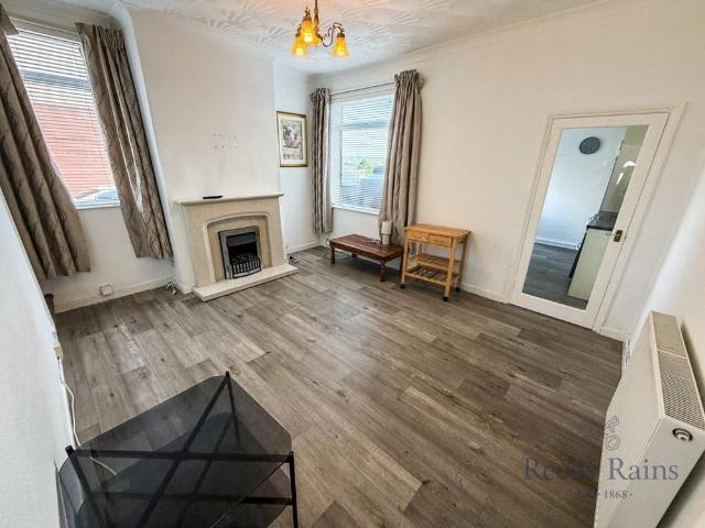 3 bedroom end of terrace house to rent