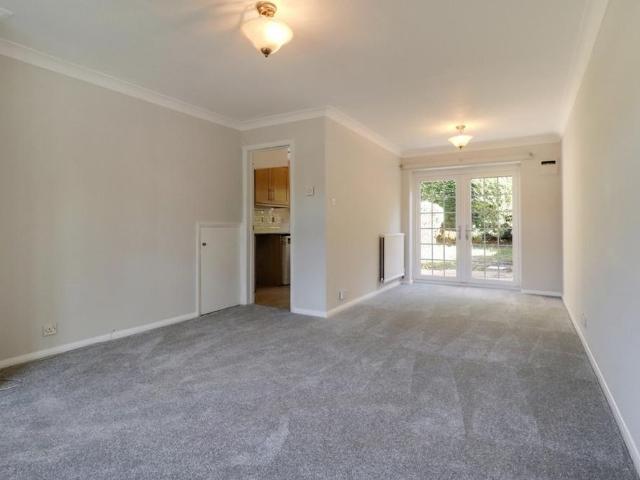 3 bedroom end of terrace house to rent