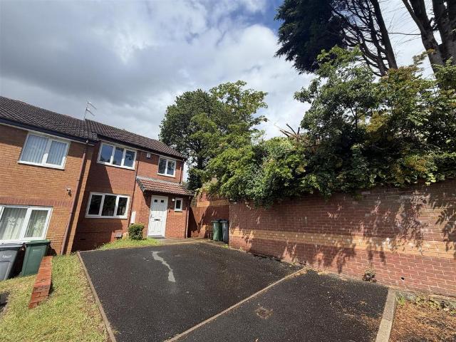 3 bedroom end of terrace house to rent