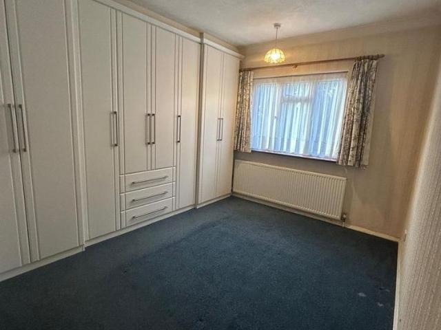 3 bedroom end of terrace house to rent
