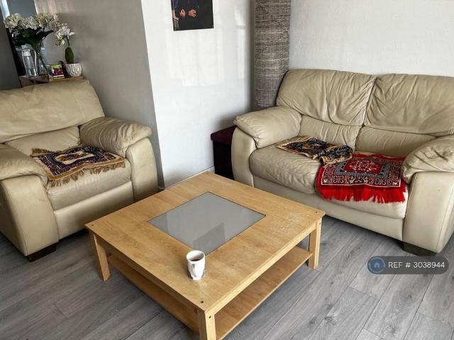 3 bedroom end of terrace house to rent