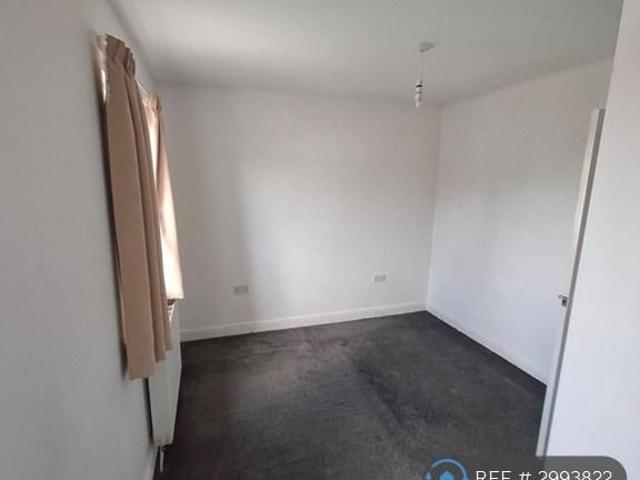 3 bedroom end of terrace house to rent