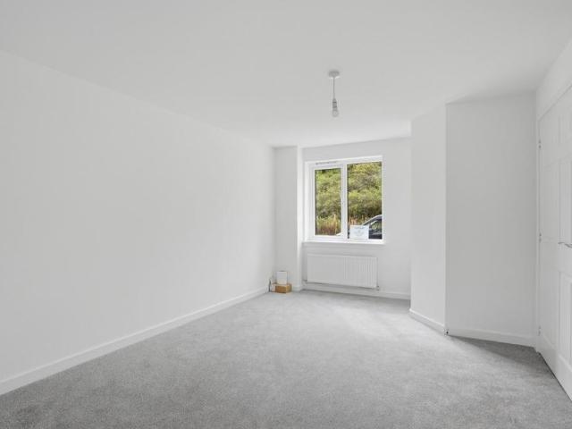 3 bedroom end of terrace house to rent