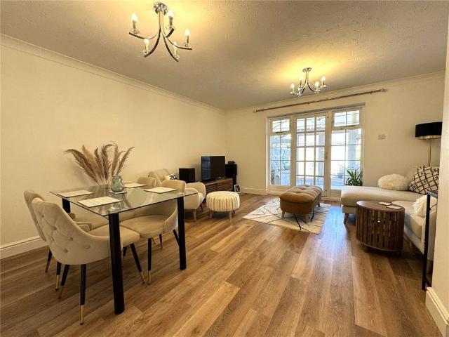 3 bedroom end of terrace house to rent