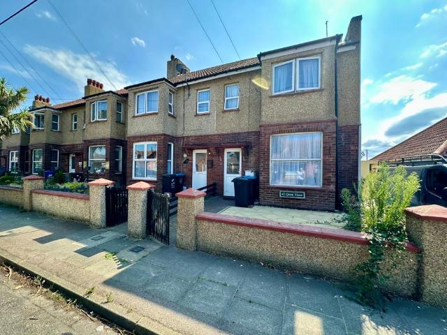 3 bedroom end of terrace house to rent