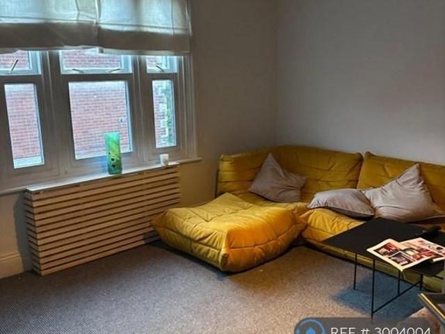 3 bedroom end of terrace house to rent
