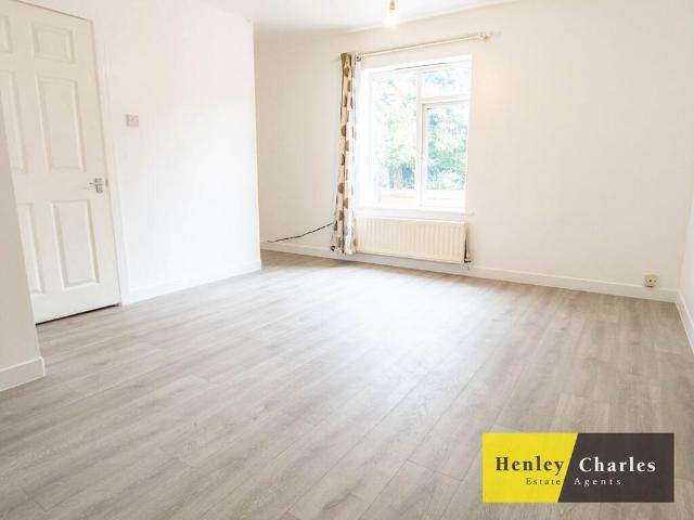 3 bedroom end of terrace house to rent