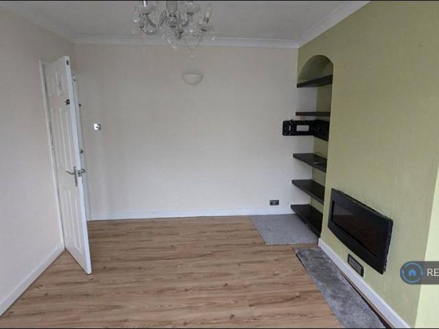 3 bedroom end of terrace house to rent