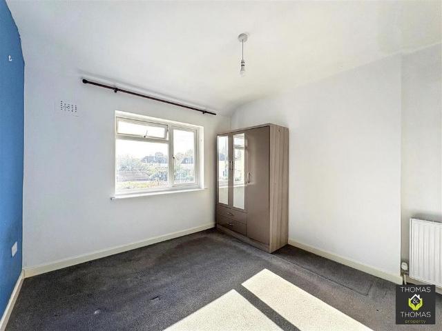 3 bedroom end of terrace house to rent