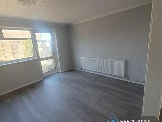 3 bedroom end of terrace house to rent