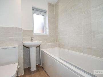 3 bedroom end of terrace house to rent