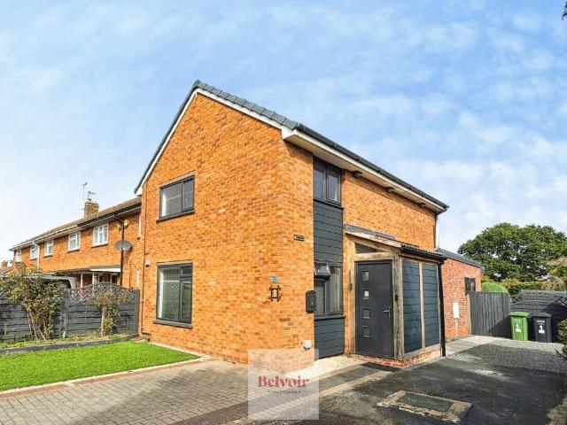 3 bedroom end of terrace house to rent