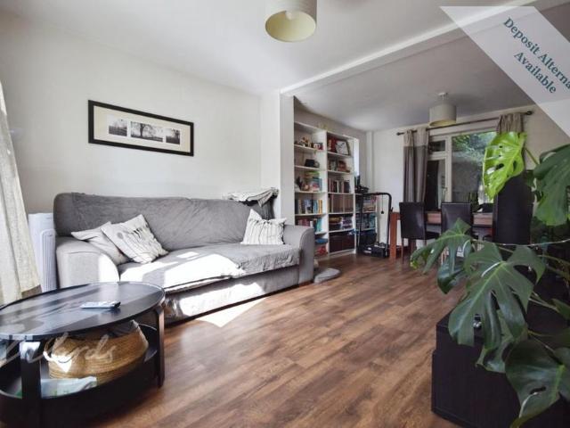 3 bedroom end of terrace house to rent