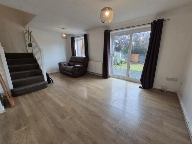 3 bedroom end of terrace house to rent