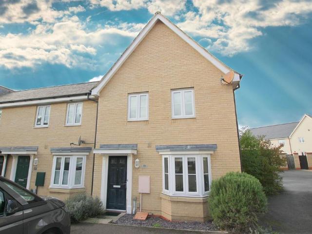 3 bedroom end of terrace house to rent