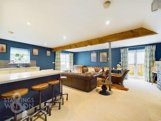 3 bedroom end of terrace house to rent