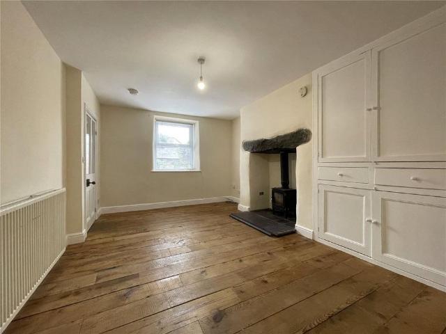 3 bedroom end of terrace house to rent