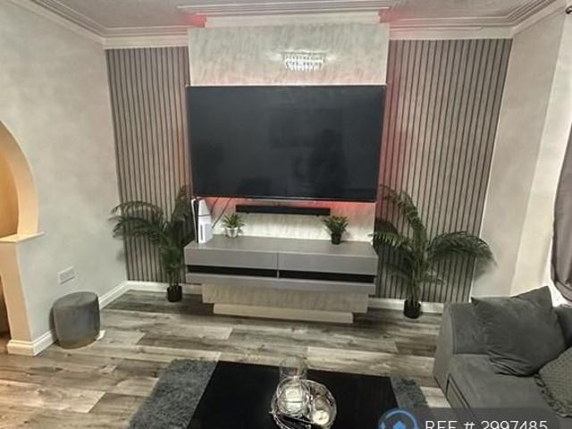 3 bedroom end of terrace house to rent
