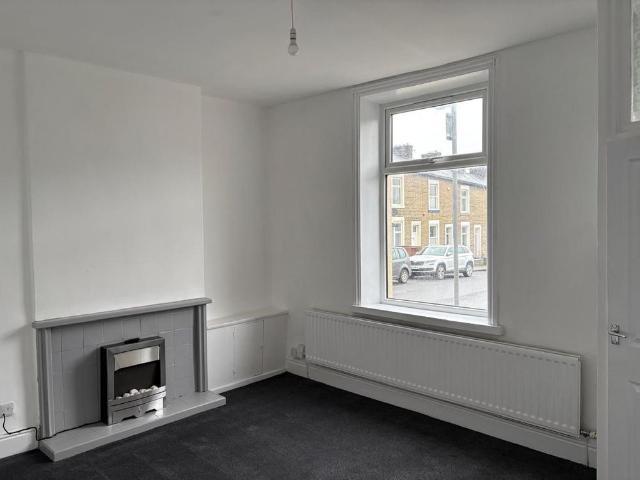 3 bedroom end of terrace house to rent