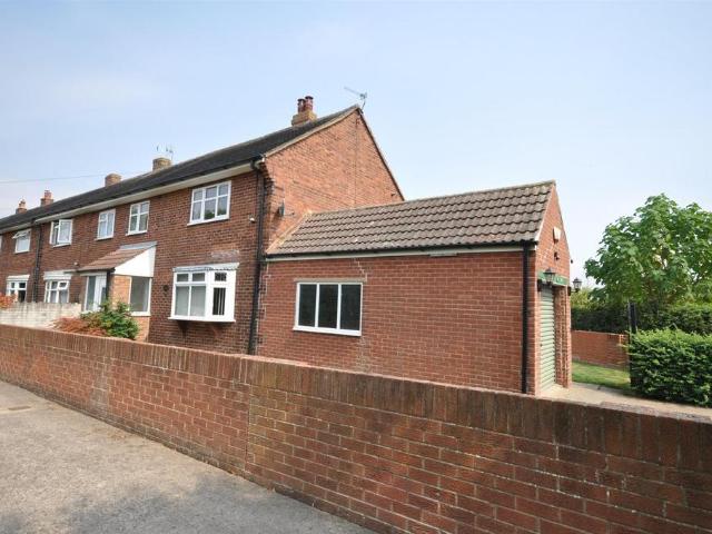 3 bedroom end of terrace house to rent