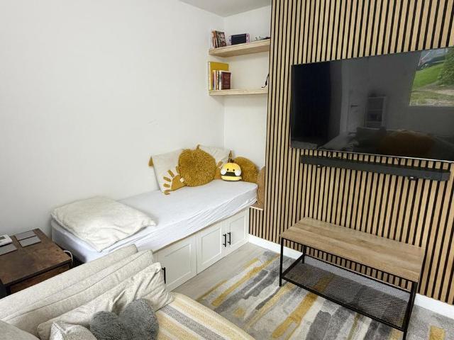 3 bedroom end of terrace house to rent