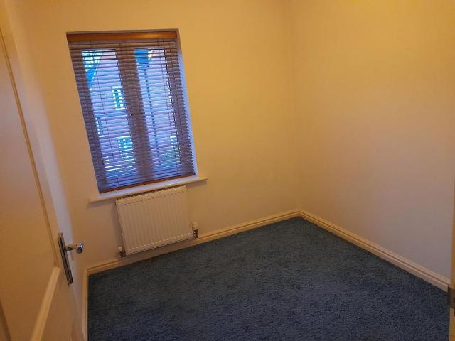 3 bedroom end of terrace house to rent