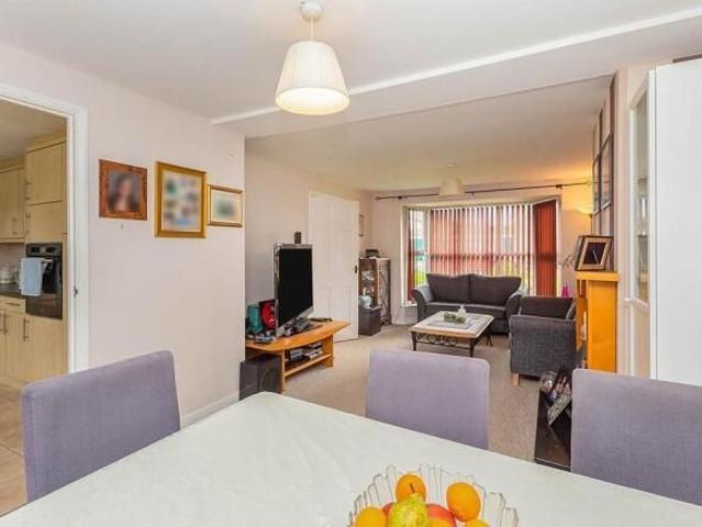 3 bedroom end of terrace house to rent