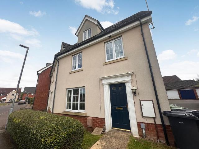 3 bedroom end of terrace house to rent