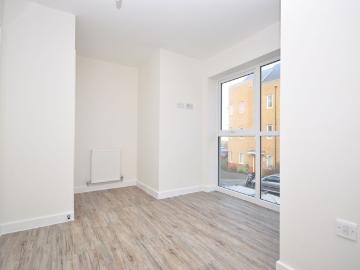 3 bedroom end of terrace house to rent