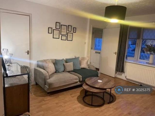 3 bedroom end of terrace house to rent