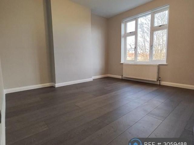 3 bedroom end of terrace house to rent