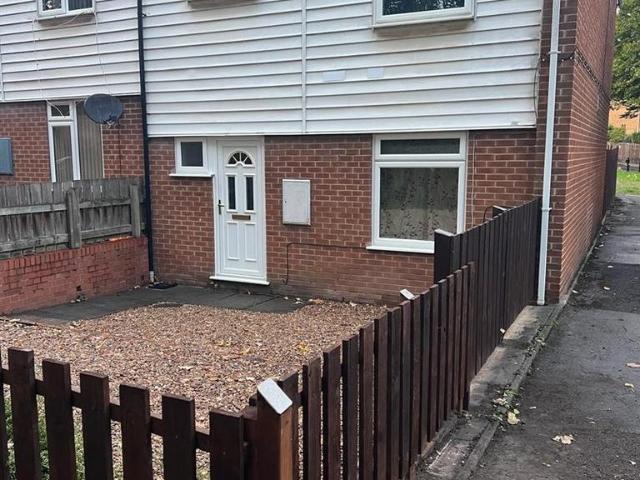 3 bedroom end of terrace house to rent