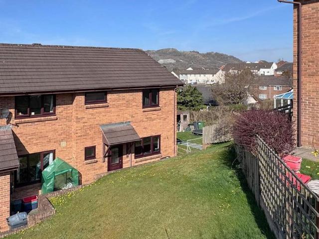 3 bedroom end of terrace house to rent