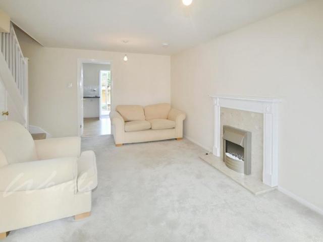 3 bedroom end of terrace house to rent