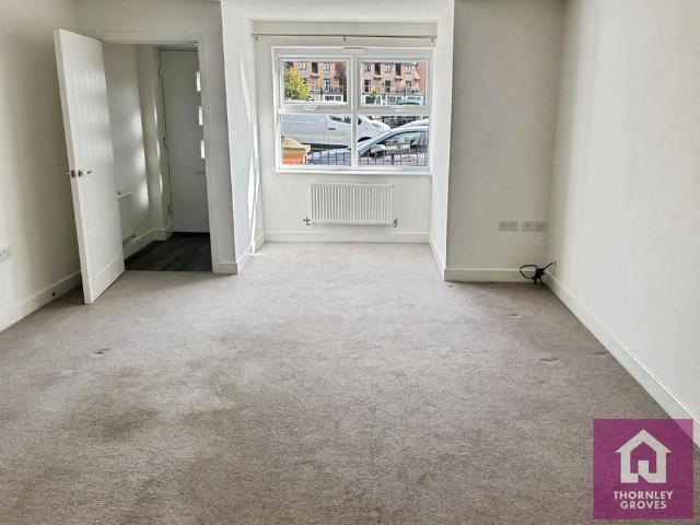 3 bedroom end of terrace house to rent