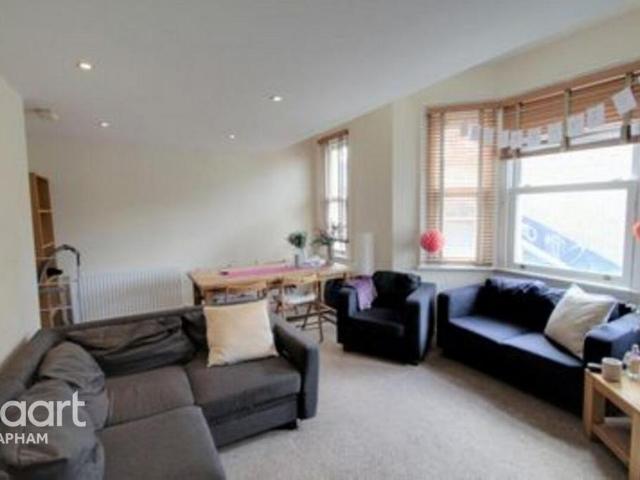 3 bedroom end of terrace house to rent
