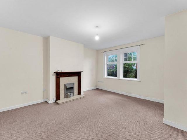 3 bedroom end of terrace house to rent