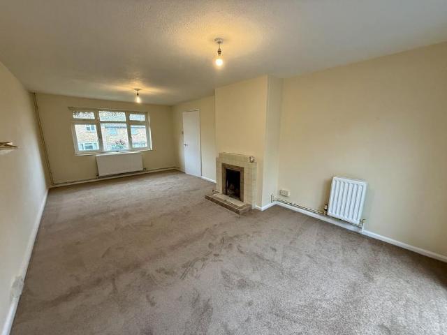 3 bedroom end of terrace house to rent
