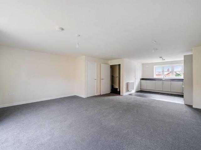 3 bedroom end of terrace house to rent