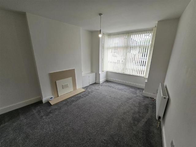 3 bedroom end of terrace house to rent