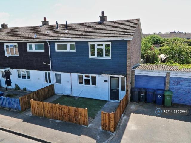 3 bedroom end of terrace house to rent
